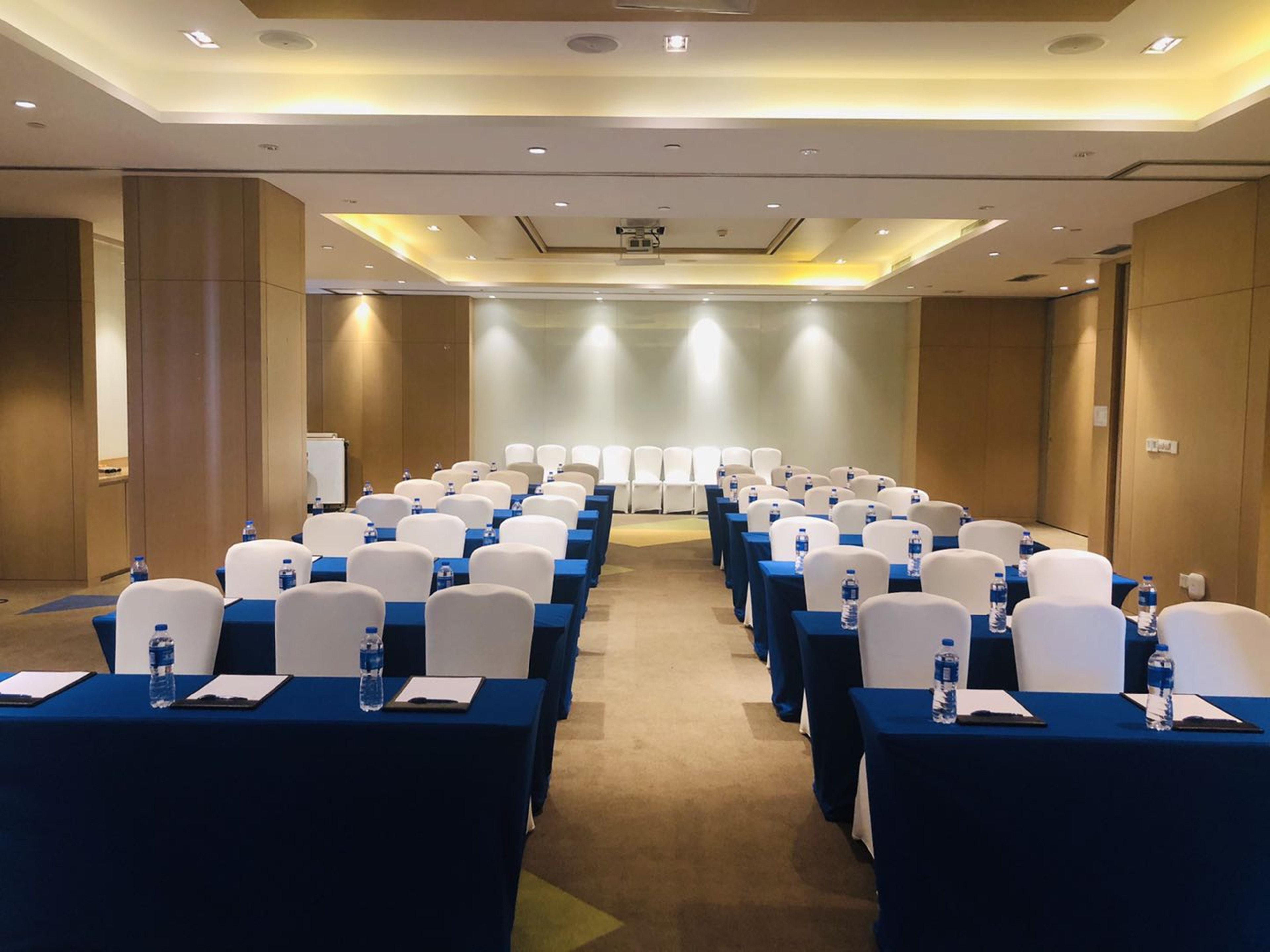 Holiday Inn Express Shanghai Zhenping By Ihg Exterior foto