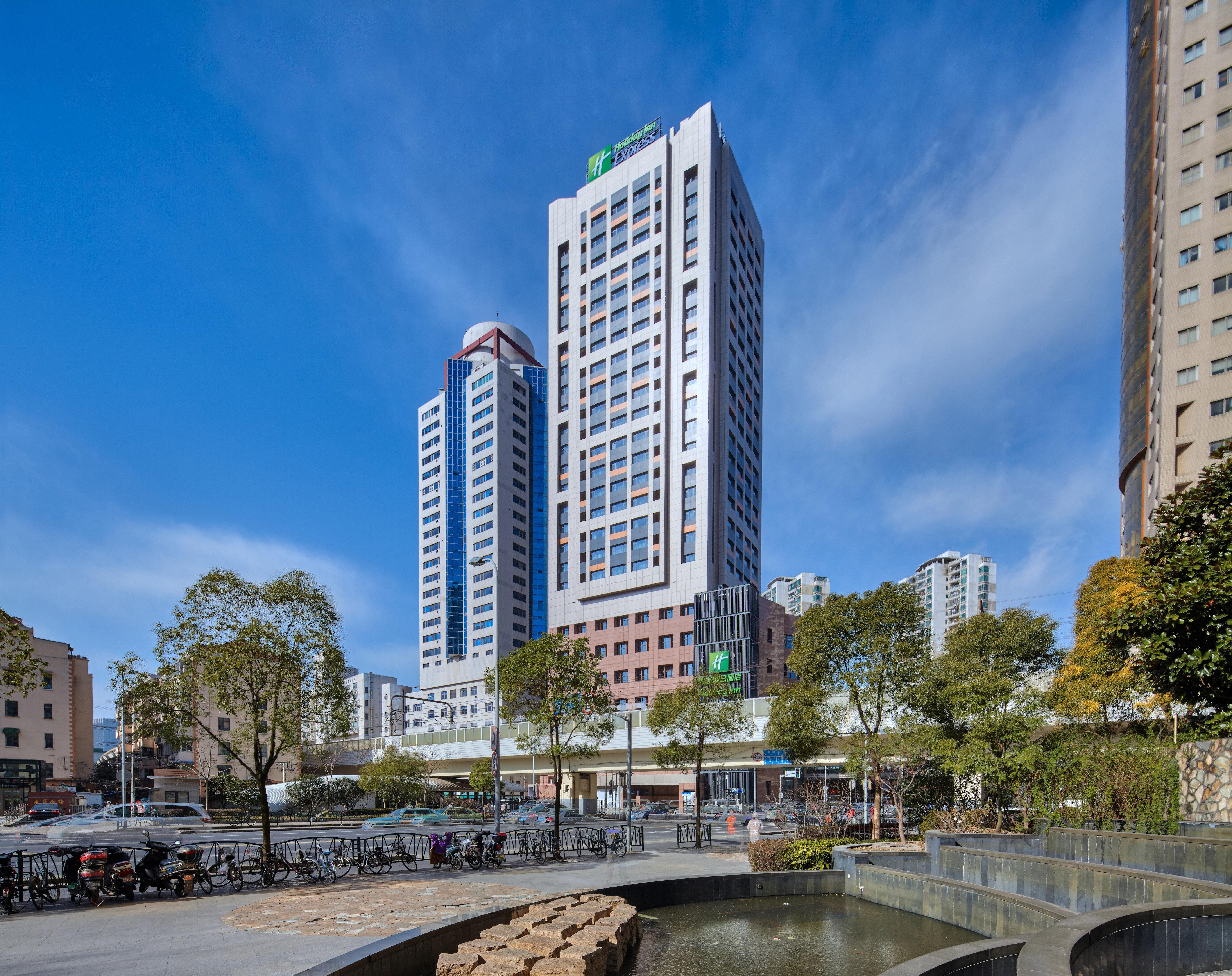Holiday Inn Express Shanghai Zhenping By Ihg Exterior foto